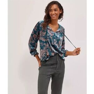 Great Condition Anthropologie Faustine Velvet Peasant Blouse size S, Runs Larger